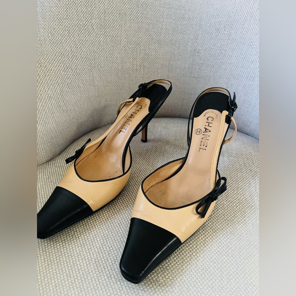 CHANEL Two-Tone Beige and Black Heels